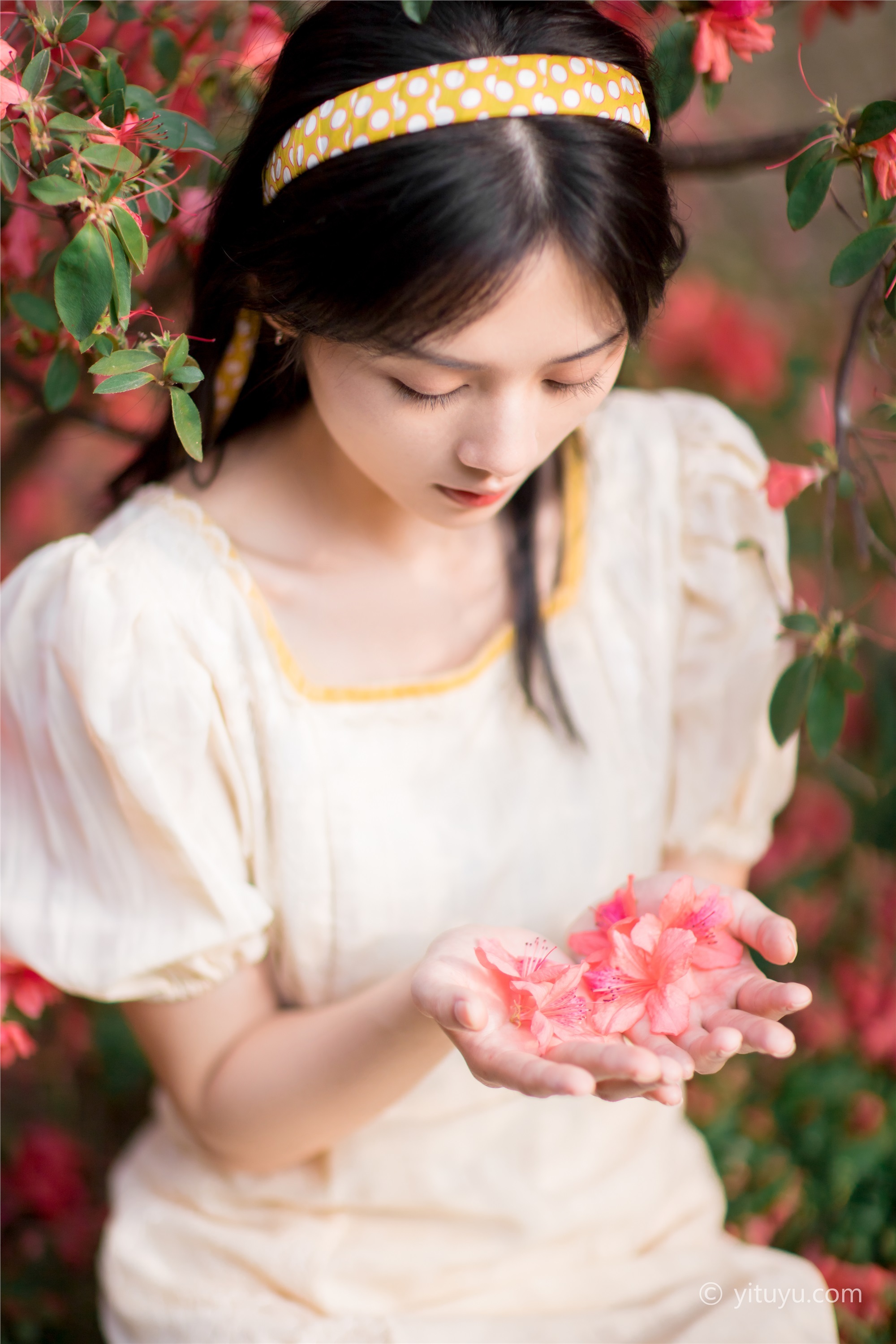 YITUYU 艺图语 2021.04.19 花间志 雨文